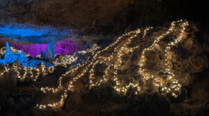 石垣島鐘乳石洞點燈