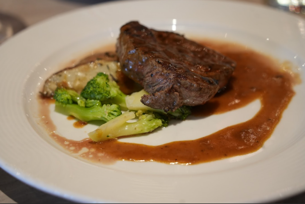 【瑟瑞斯餐廳】是Costa的主餐廳之一